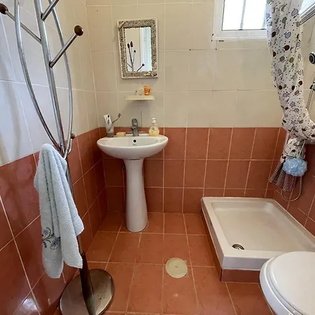 Hotel Small Private House In Livadhi Himare